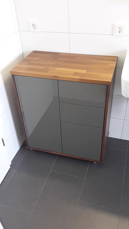 Holzmöblerei Stuttgart: Kommoden Vitrinen